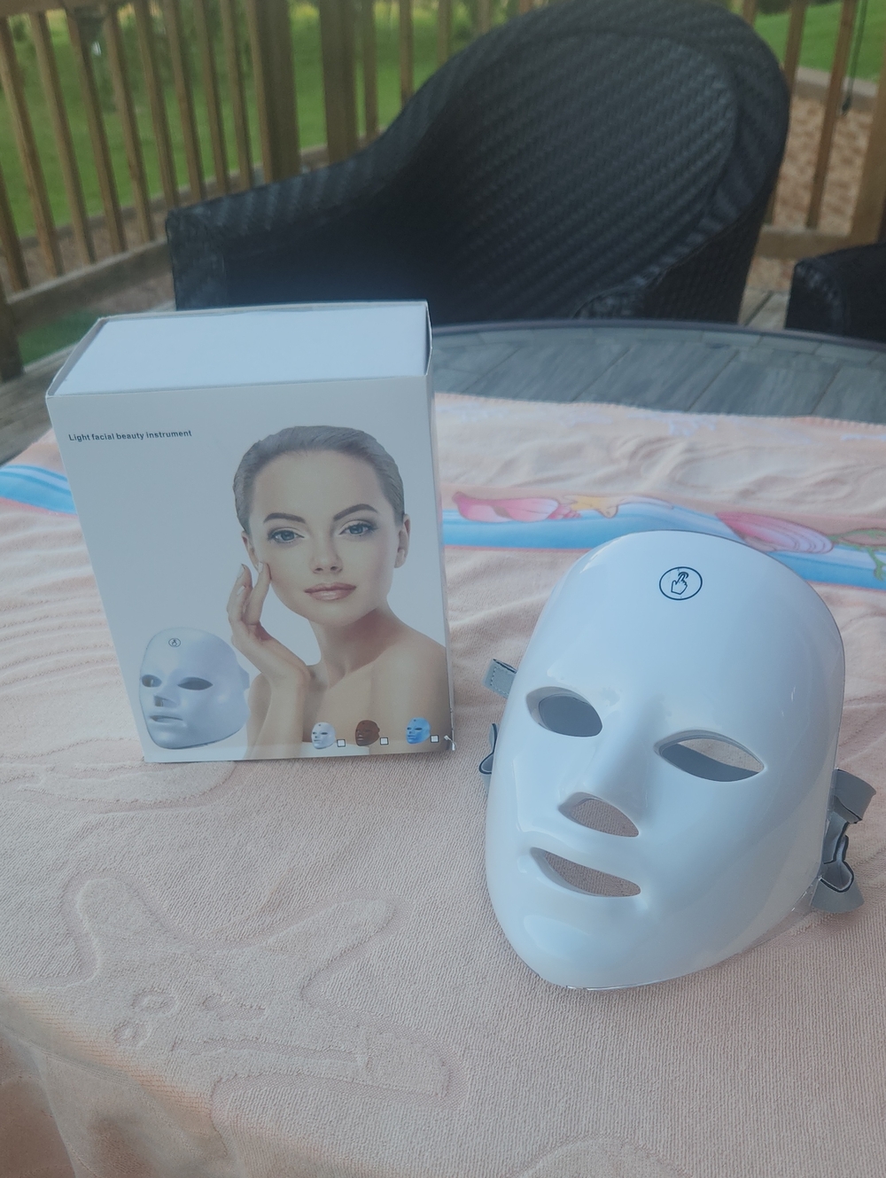 LED Light Therapy Facial Mask for Women - White